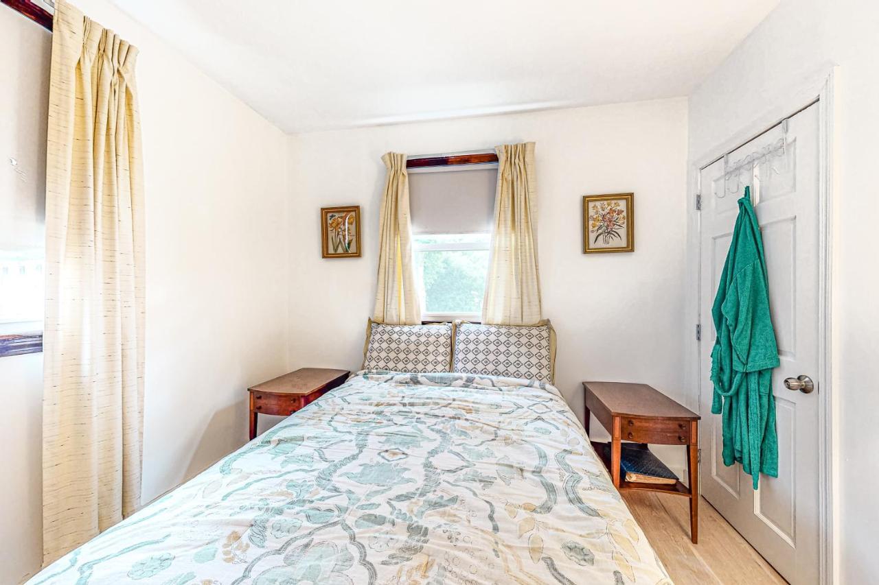 Lake Shore Living Фолмут Экстерьер фото