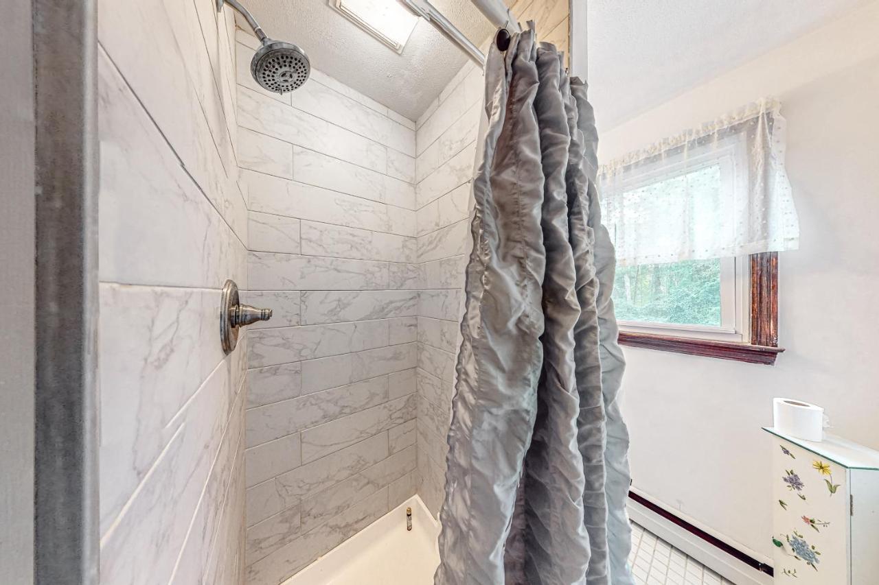 Lake Shore Living Фолмут Экстерьер фото