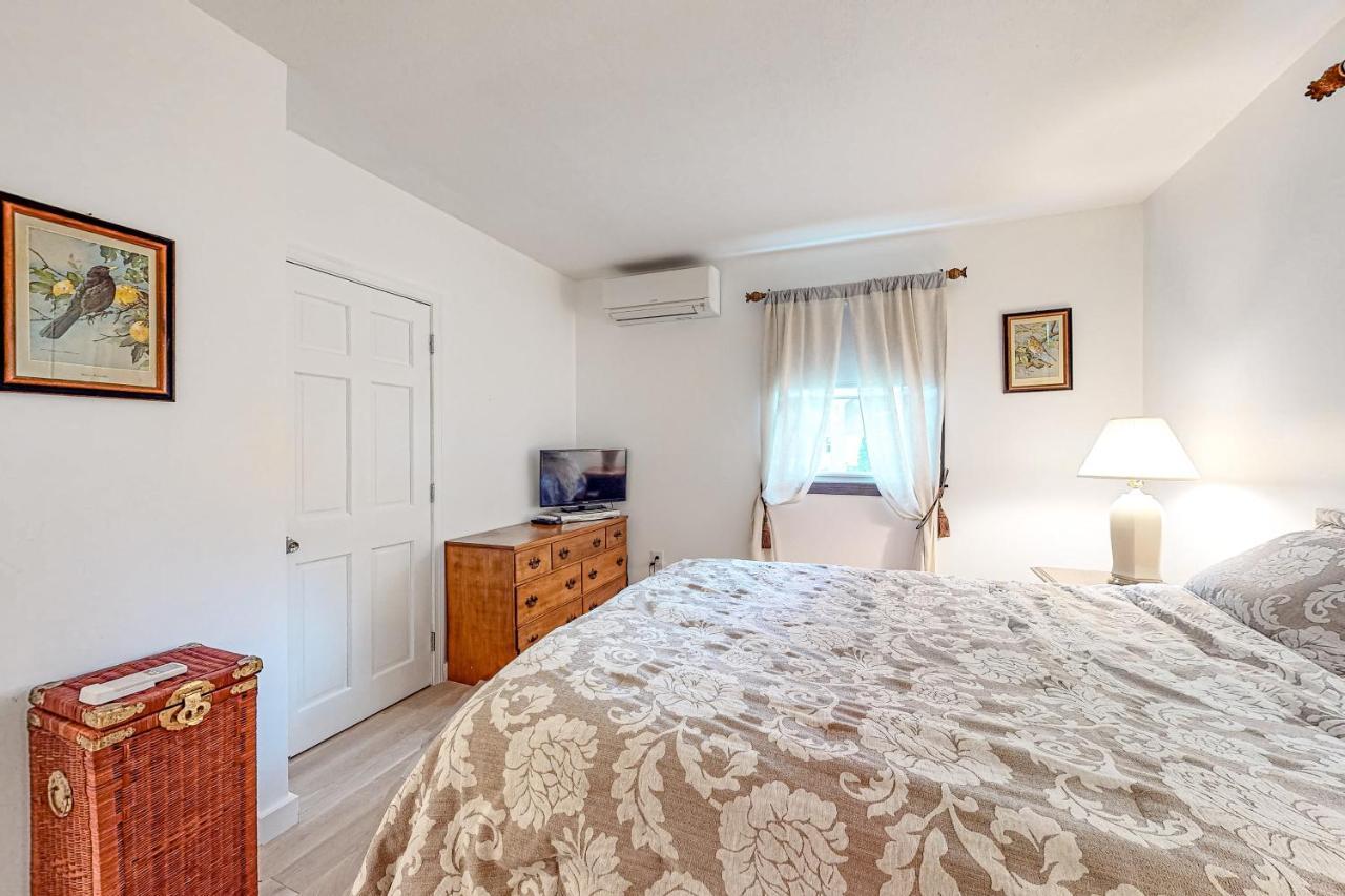 Lake Shore Living Фолмут Экстерьер фото